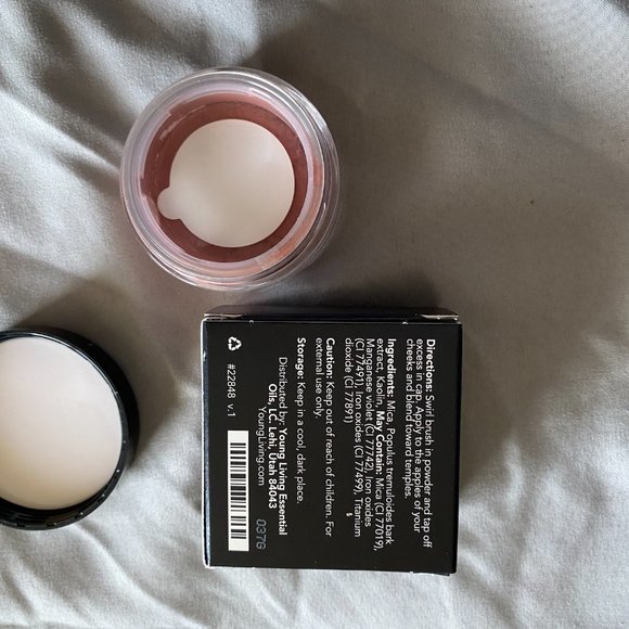 makeup - Picture 3 of 3